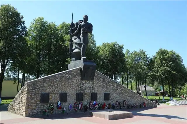 Владислав Шапша дал указание обновить мемориал в честь советских защитников страны