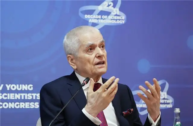 Онищенко выразил одобрение предложению о введении шести рабочих дней в неделю в России