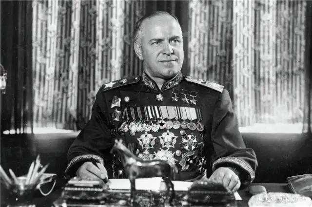 Легендарные Жуков, Суворов и герои СВО возглавили список почётных имен к 23 Февраля