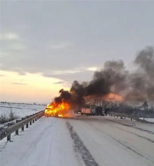 В ЛНР три человека получили травмы в столкновении микроавтобуса с легковым автомобилем