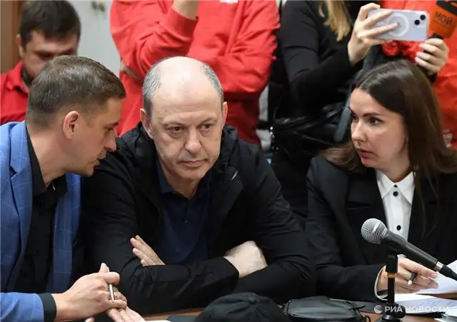 Митволь занимал должность завхозa в колонии и получал пять тысяч рублей зарплаты