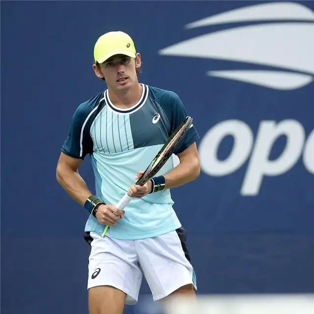Де Минаур уверенно стартовал на Australian Open, выиграв первый матч